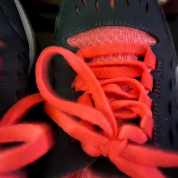 Awesome Clark’s tennis shoes size 7 1/2 - Picture 6 of 7